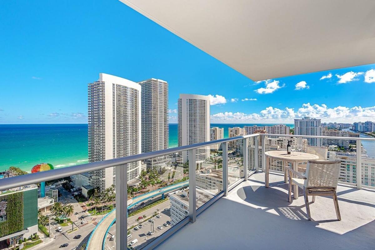 Wrap Around Balcony - Insane Views - Amazing Pools Daire Hollywood Dış mekan fotoğraf