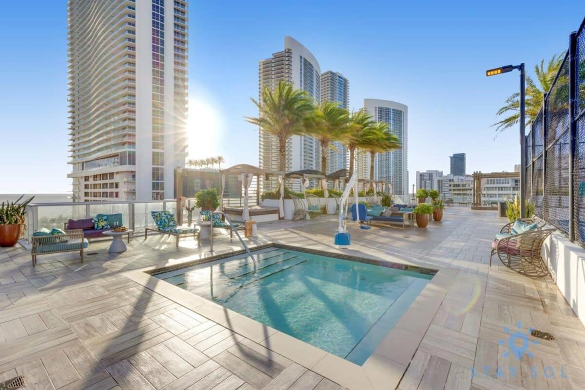 Wrap Around Balcony - Insane Views - Amazing Pools Daire Hollywood Dış mekan fotoğraf