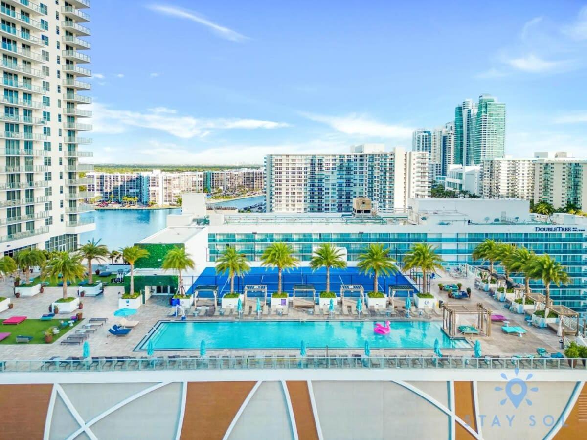 Wrap Around Balcony - Insane Views - Amazing Pools Daire Hollywood Dış mekan fotoğraf