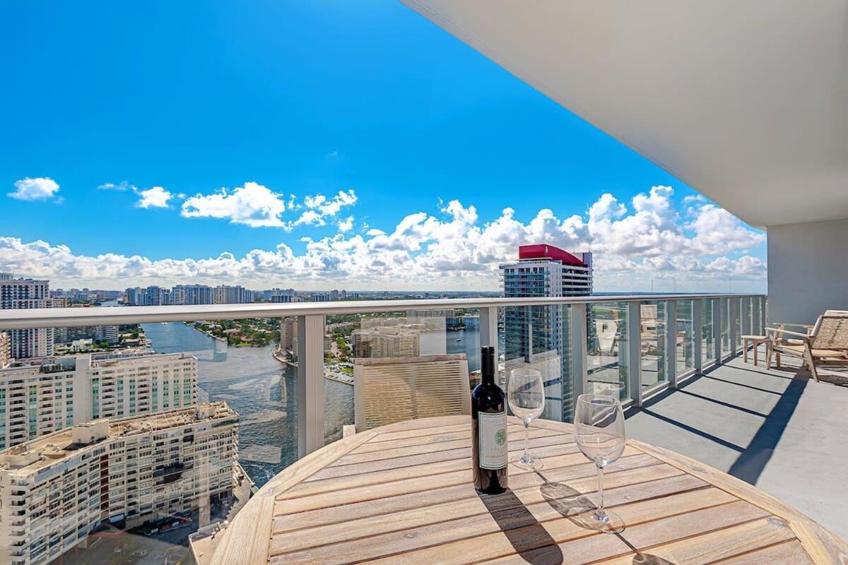 Wrap Around Balcony - Insane Views - Amazing Pools Daire Hollywood Dış mekan fotoğraf