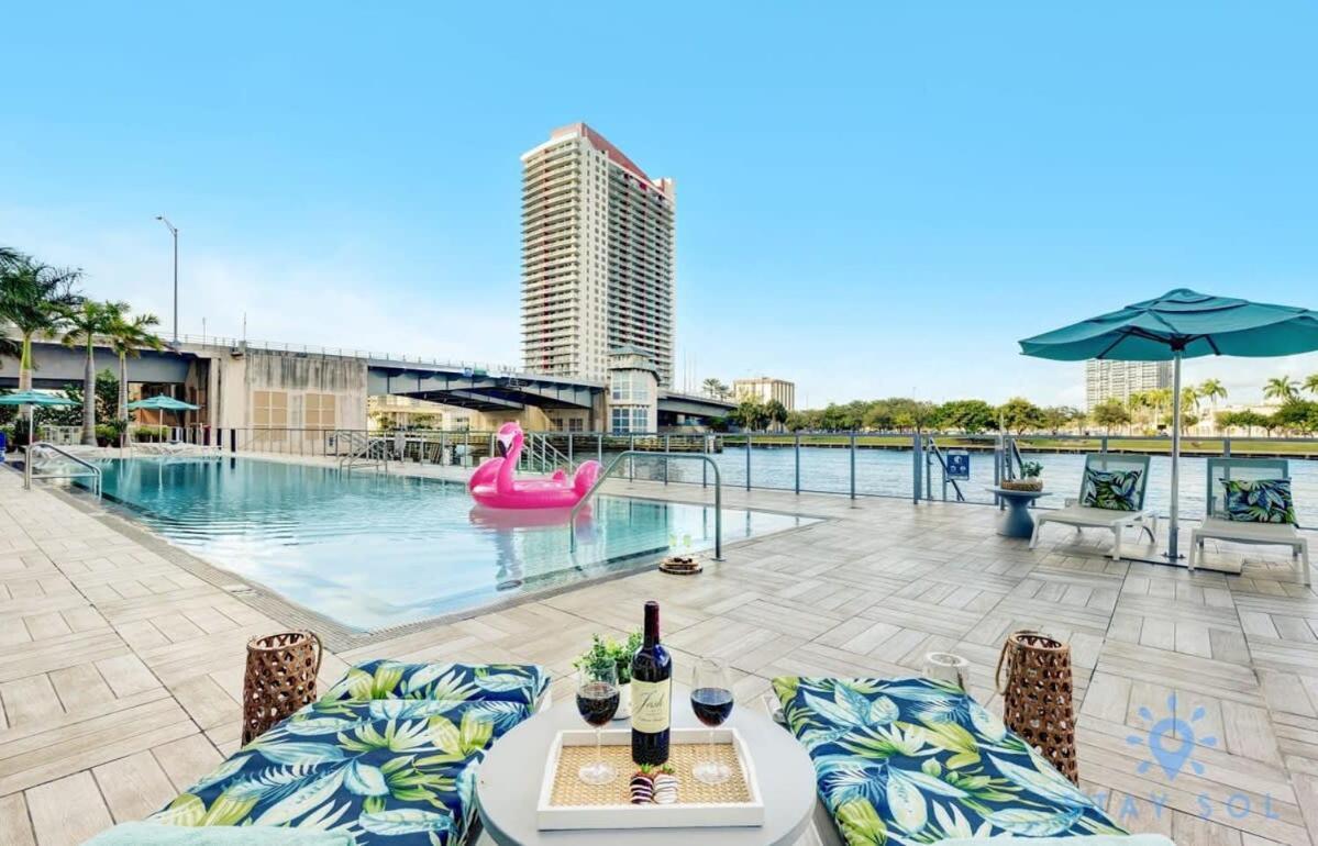 Wrap Around Balcony - Insane Views - Amazing Pools Daire Hollywood Dış mekan fotoğraf