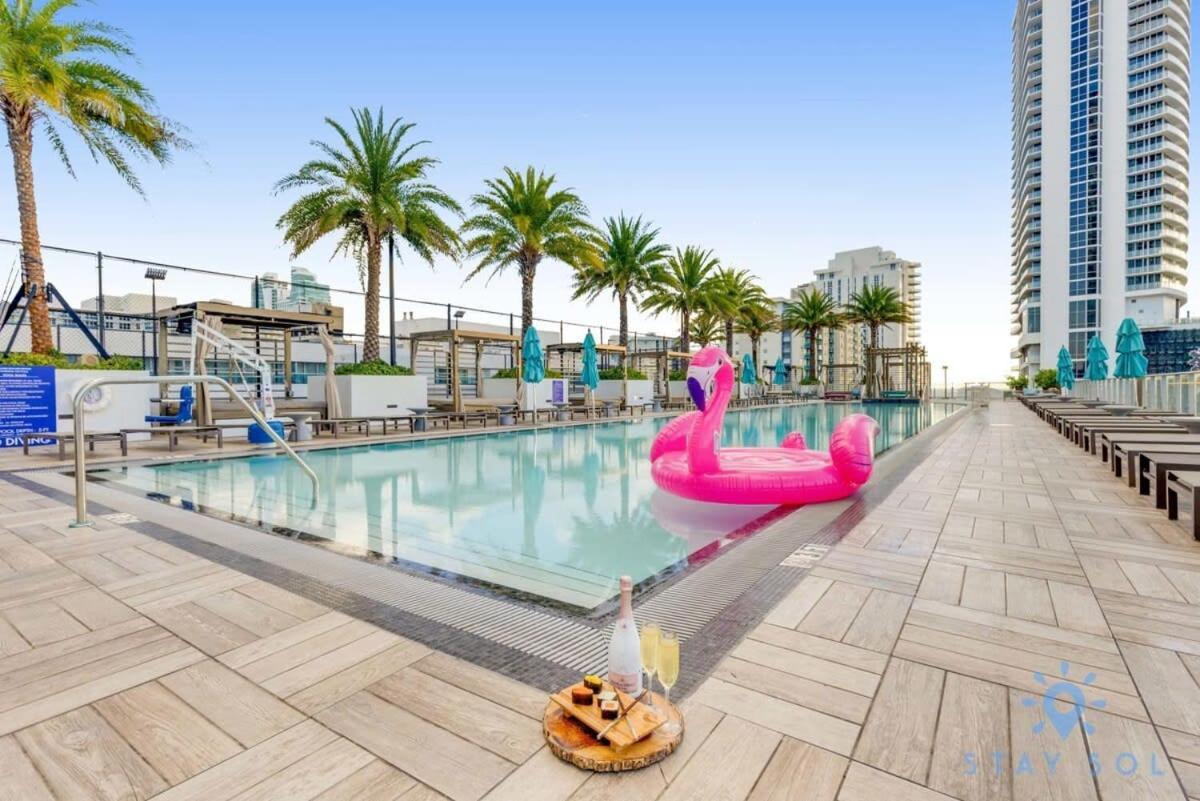 Wrap Around Balcony - Insane Views - Amazing Pools Daire Hollywood Dış mekan fotoğraf