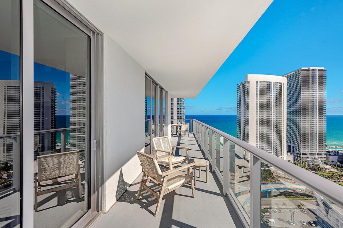 Wrap Around Balcony - Insane Views - Amazing Pools Daire Hollywood Dış mekan fotoğraf