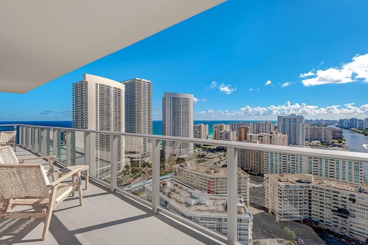 Wrap Around Balcony - Insane Views - Amazing Pools Daire Hollywood Dış mekan fotoğraf
