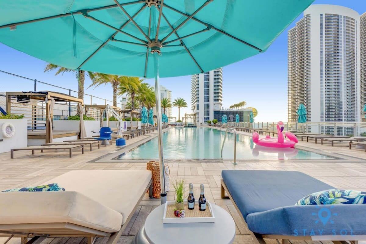 Wrap Around Balcony - Insane Views - Amazing Pools Daire Hollywood Dış mekan fotoğraf