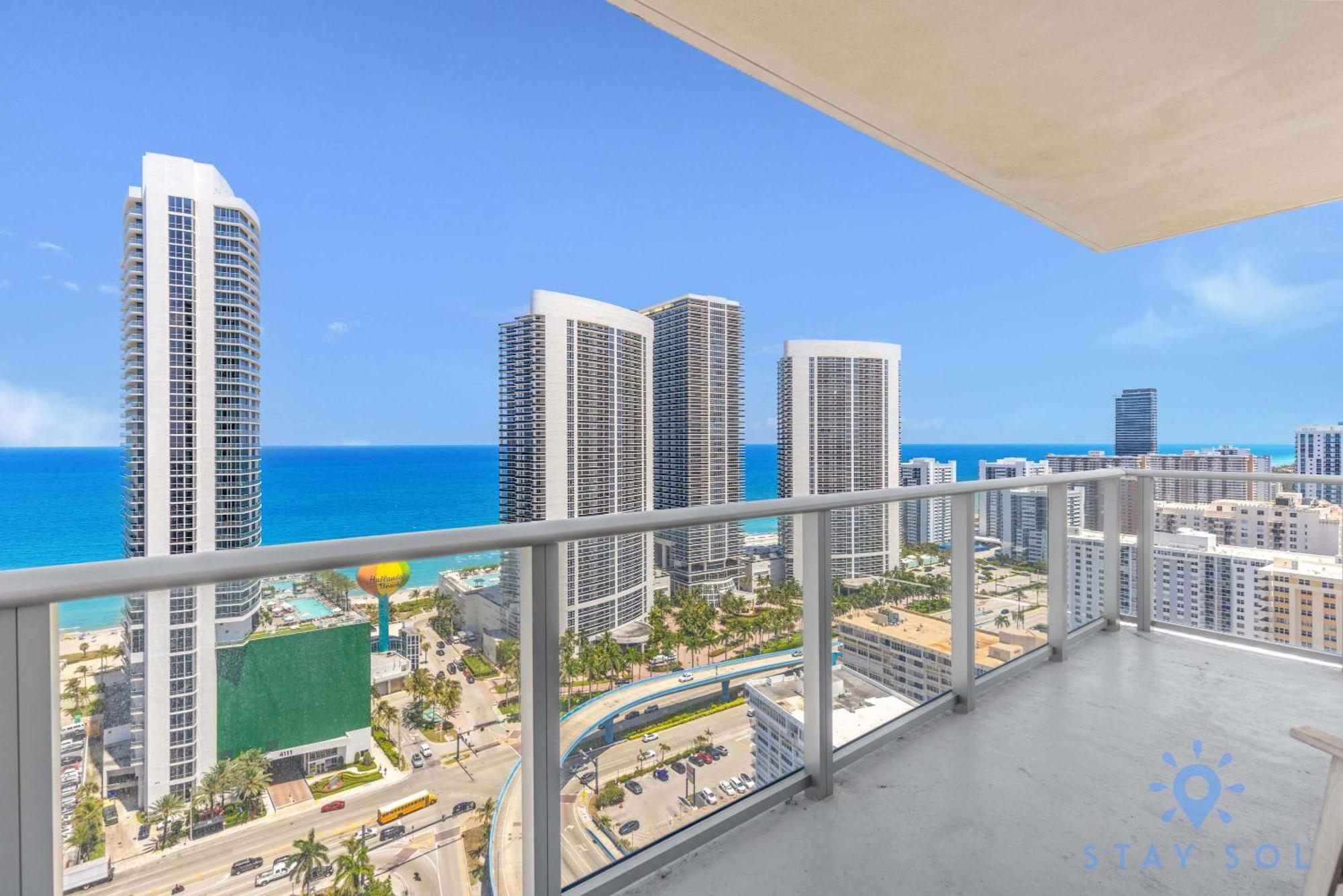 Wrap Around Balcony - Insane Views - Amazing Pools Daire Hollywood Dış mekan fotoğraf