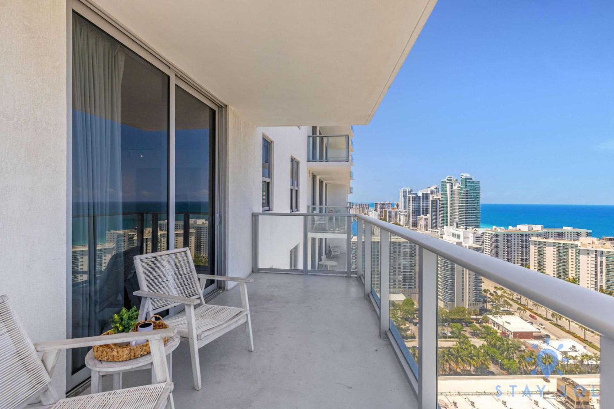Wrap Around Balcony - Insane Views - Amazing Pools Daire Hollywood Dış mekan fotoğraf